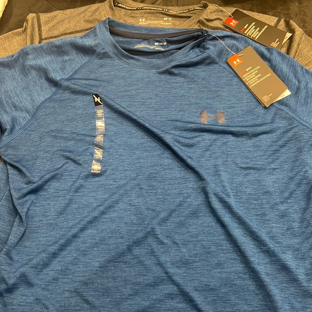 Sz M New Under Armour Heat Gear Shirts